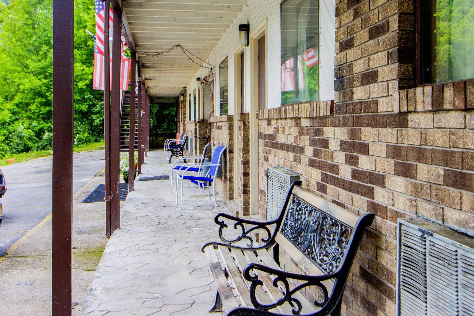 Oyo Hotel Chapmanville Inn, Wv - Hwy 119 Εξωτερικό φωτογραφία